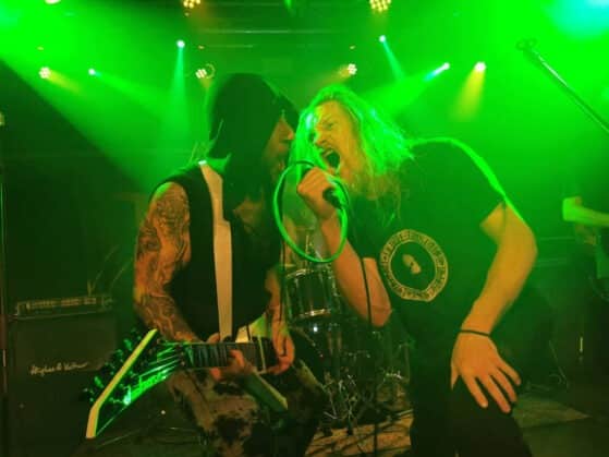 Endoras 2023 Met-Bar - Mischa und Marcel am Posen